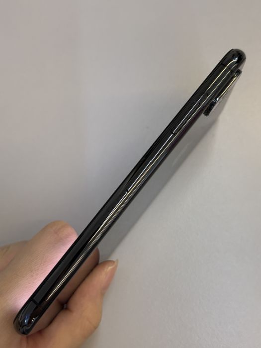 iPhone XS · 3/9
