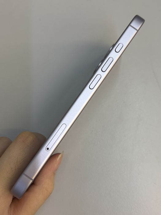 iPhone 17 · 2/9
