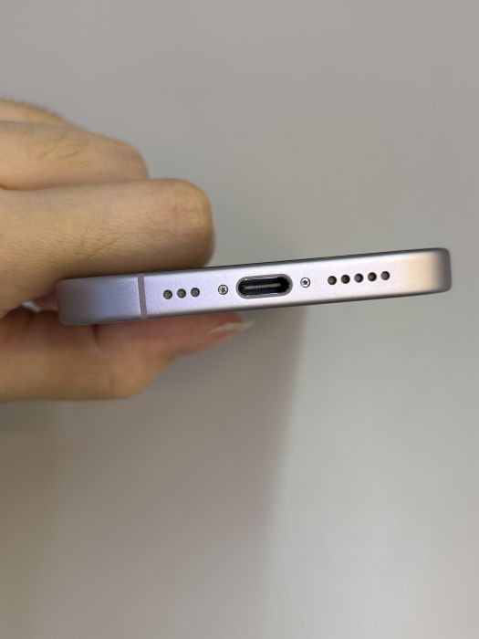 iPhone 17 · 4/9