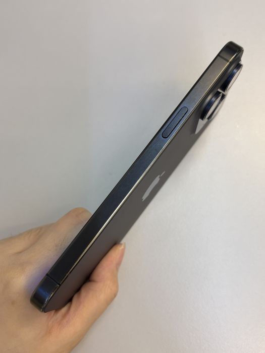 iPhone 15 Pro Max · 3/9