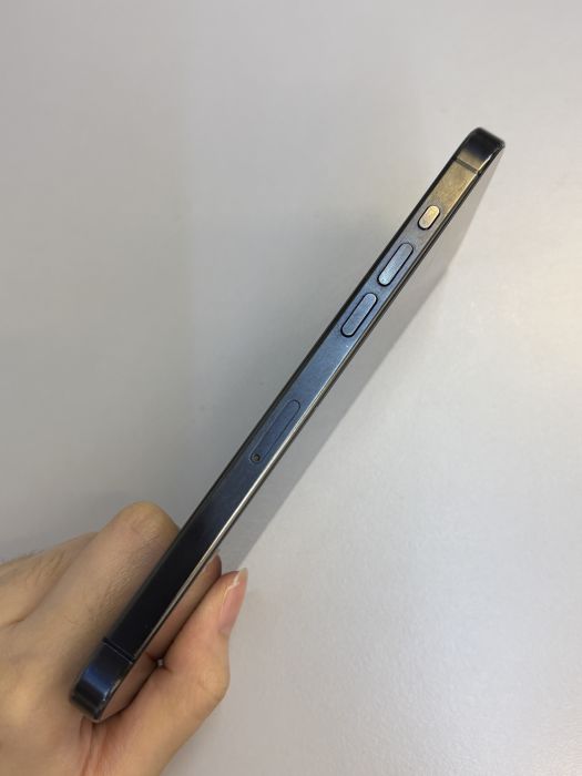 iPhone 15 Pro Max · 2/9