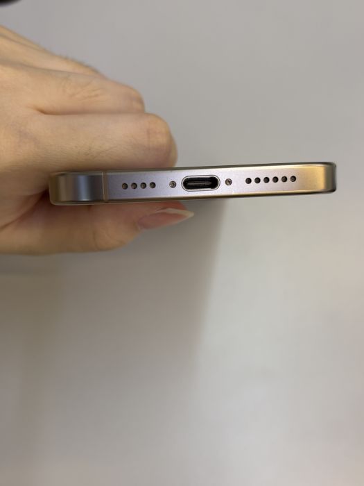 iPhone 16 Pro Max · 4/9