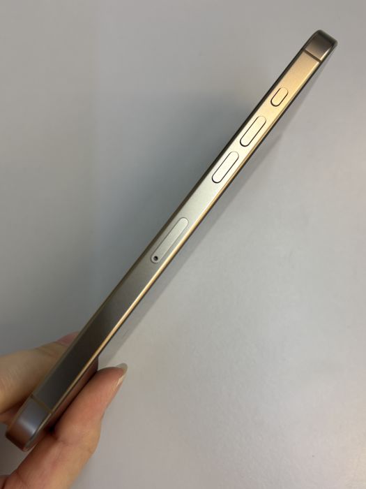 iPhone 16 Pro Max · 2/9