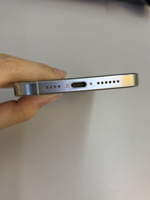 iPhone 15 Pro Max · 4/10