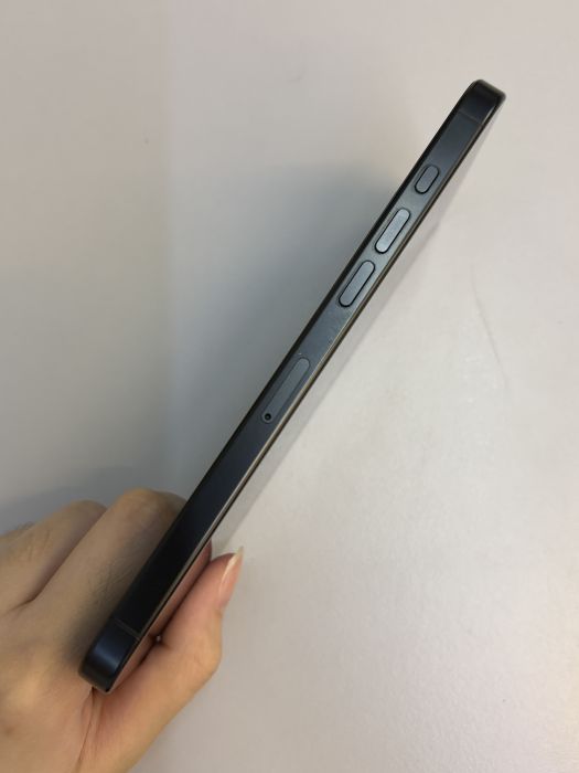 iPhone 16 Pro Max · 2/10