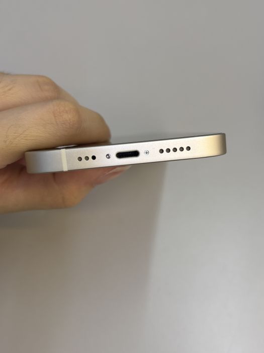iPhone 13 · 4/9