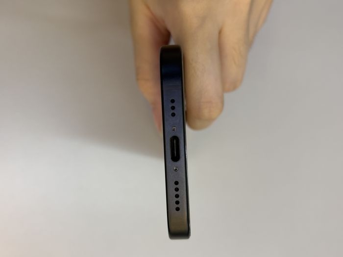 iPhone 15 · 4/9