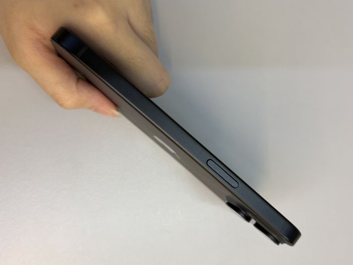 iPhone 15 · 3/9