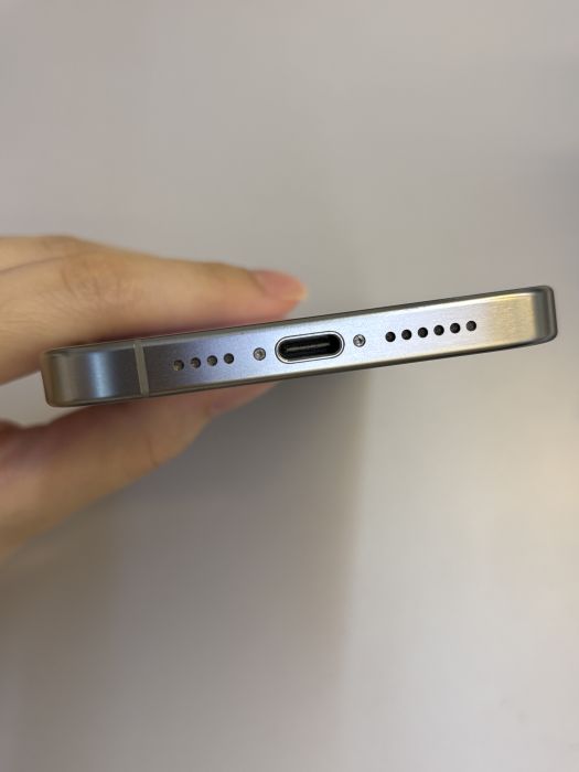 iPhone 15 Pro Max · 4/9