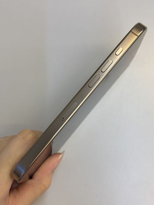 iPhone 16 Pro · 2/9