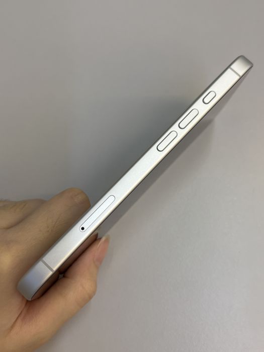 iPhone 17 · 2/9