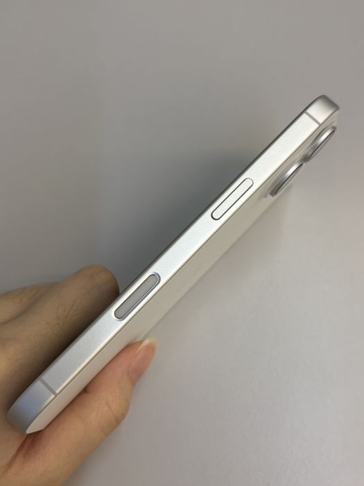 iPhone 17 · 3/9