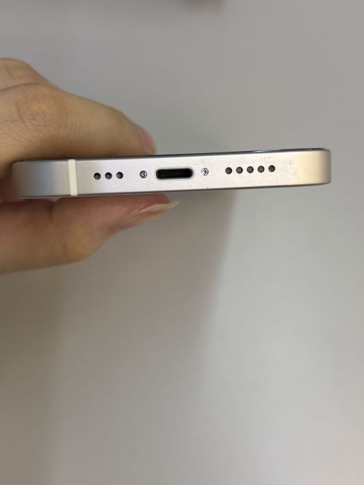 iPhone 13 · 4/9