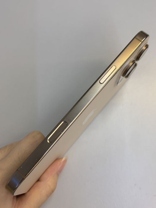 iPhone 16 Pro Max · 3/9