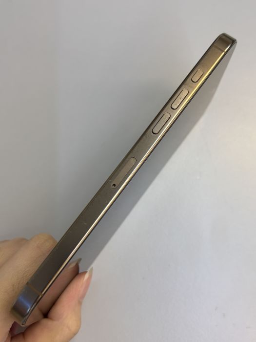 iPhone 16 Pro Max · 2/9