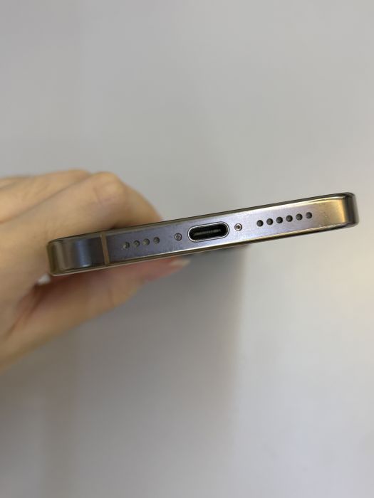 iPhone 16 Pro Max · 4/9