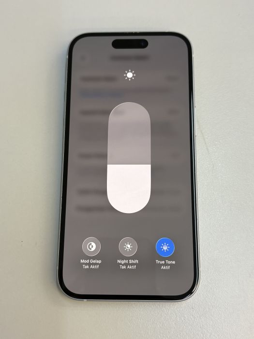 iPhone 15 · 4/6