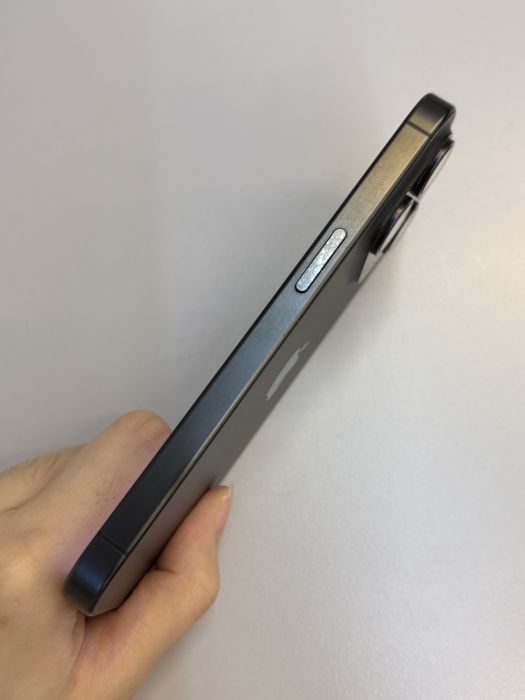 iPhone 15 Pro · 3/9
