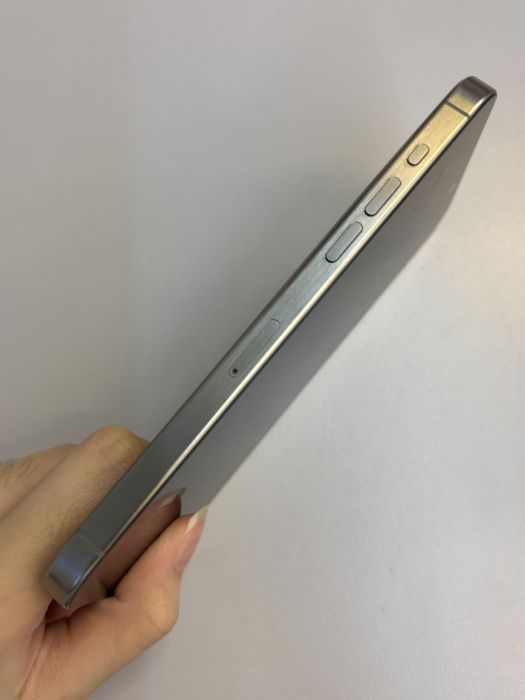 iPhone 15 Pro Max · 2/9
