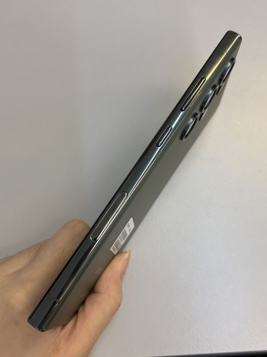 Samsung Galaxy S23 Ultra · 3/7