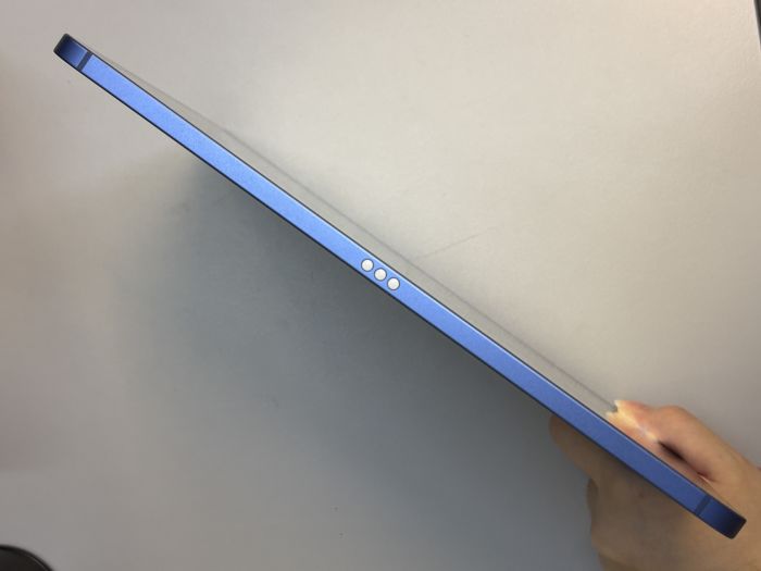 iPad (11th Gen A16 2025) Wi-fi + Cellular · 3/7