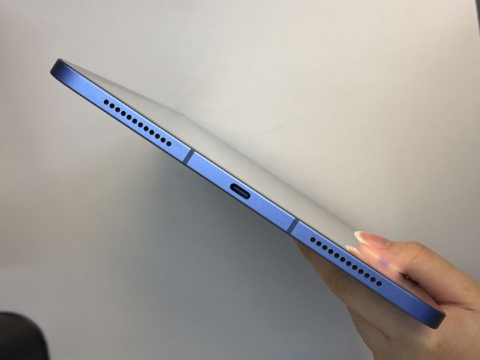 iPad (11th Gen A16 2025) Wi-fi + Cellular · 4/7