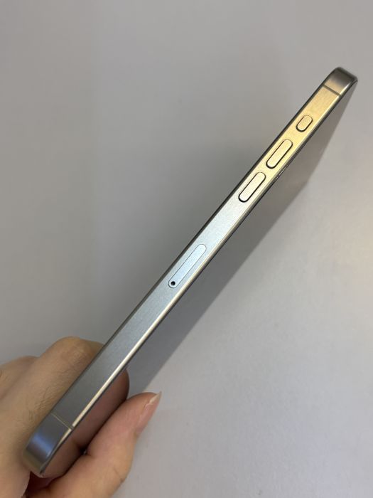 iPhone 15 Pro Max · 2/9