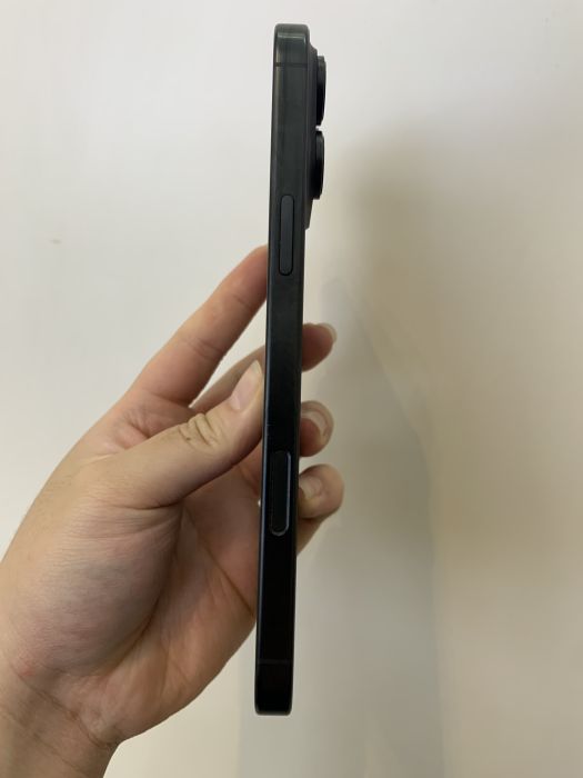 iPhone 16 Pro Max · 3/9