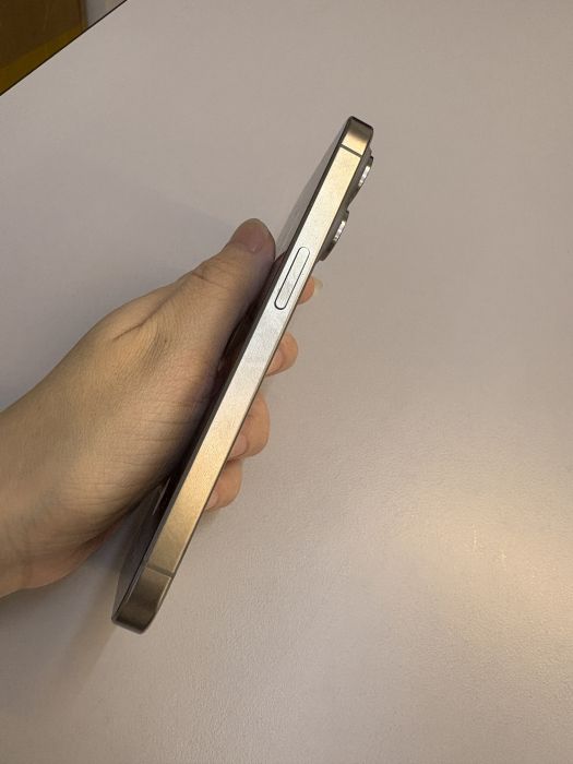 iPhone 15 Pro · 4/9