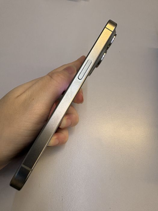 iPhone 15 Pro · 2/9