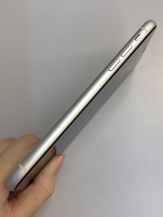 iPhone XR · 2/9