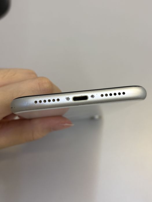 iPhone XR · 4/9