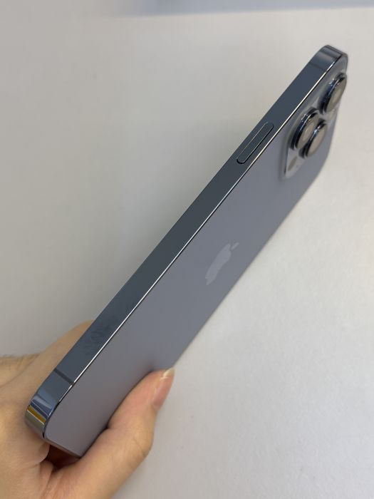 iPhone 13 Pro Max · 3/9