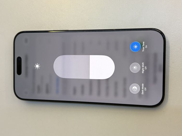 iPhone 16 Pro Max · 6/9