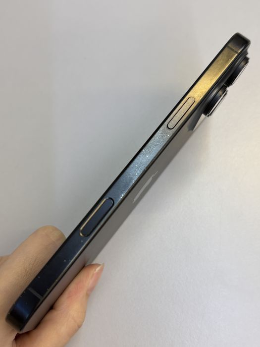 iPhone 16 Pro Max · 3/9