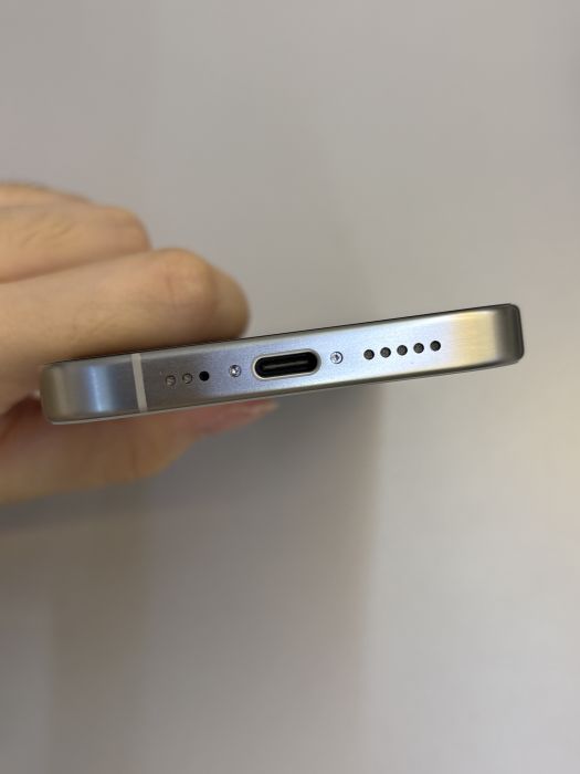 iPhone 15 Pro · 4/9