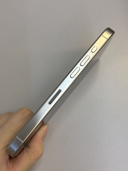iPhone 15 Pro · 2/9