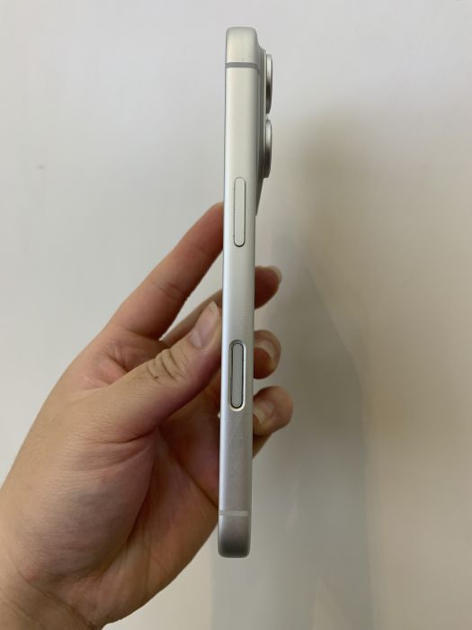 iPhone 17 Pro · 3/9