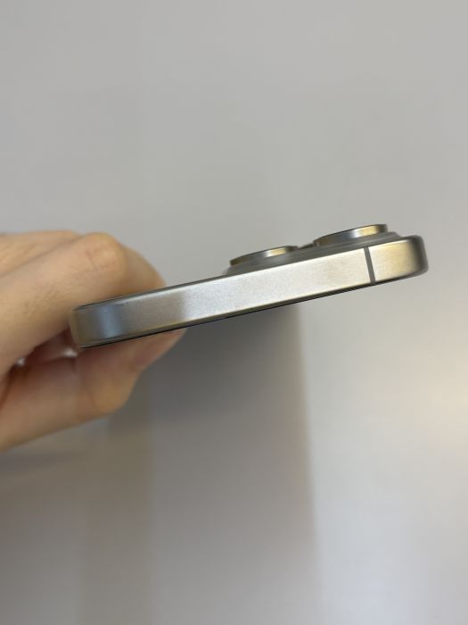 iPhone 15 Pro Max · 4/10