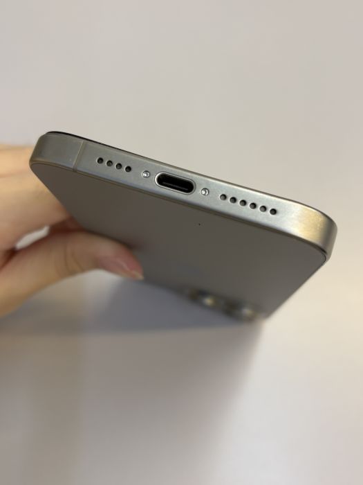 iPhone 15 Pro Max · 5/10