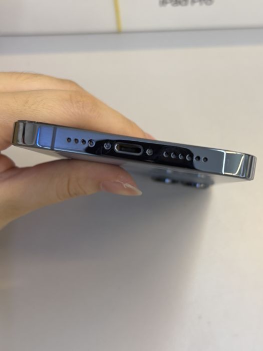 iPhone 13 Pro Max · 4/10