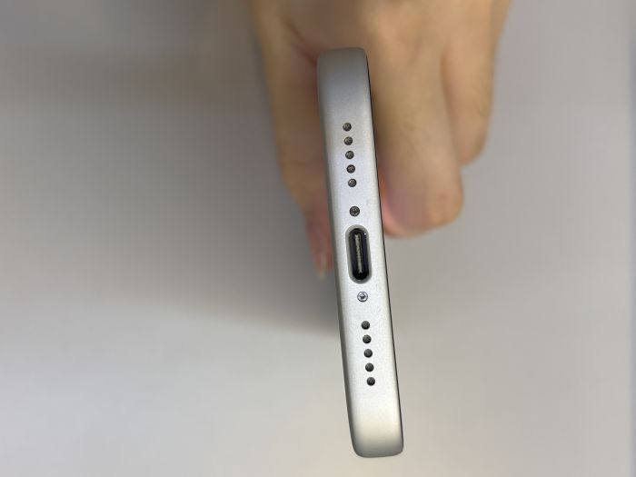 iPhone 17 Pro · 4/10
