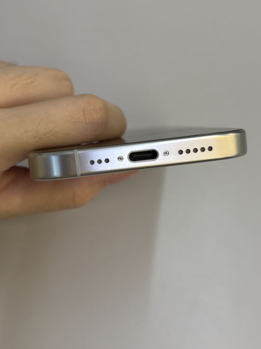 iPhone 15 Pro · 4/9
