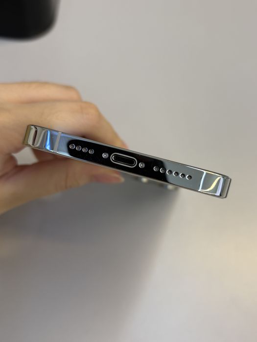 iPhone 14 Pro Max · 4/10
