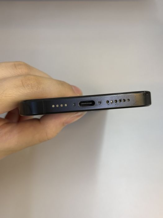 iPhone 15 Pro Max · 4/10