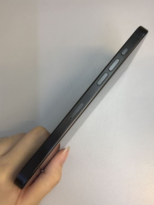 iPhone 15 Pro Max · 2/10