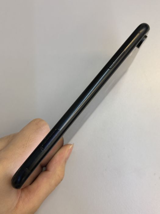iPhone XR · 3/9