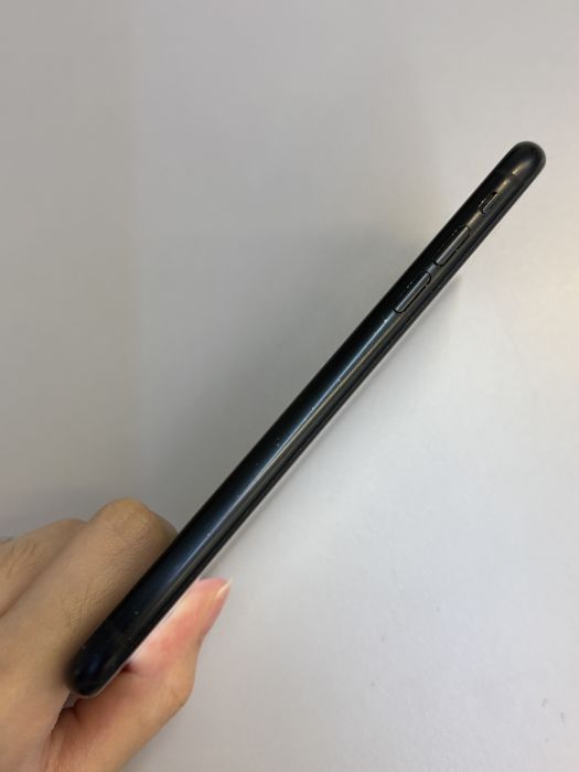 iPhone XR · 2/9