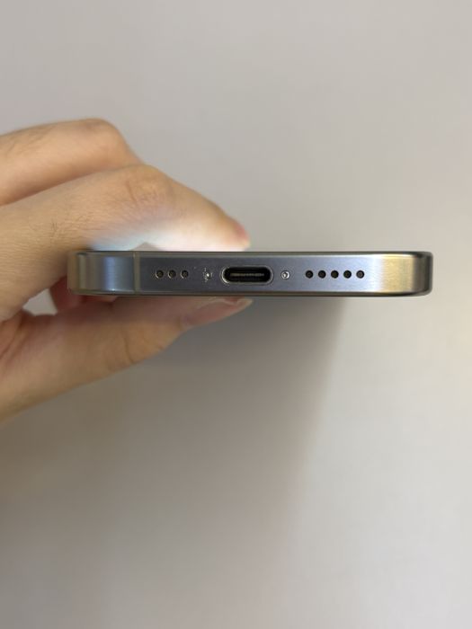 iPhone 15 Pro · 4/9