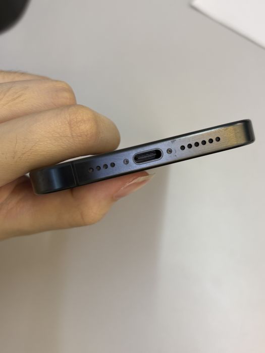 iPhone 15 Pro Max · 4/9